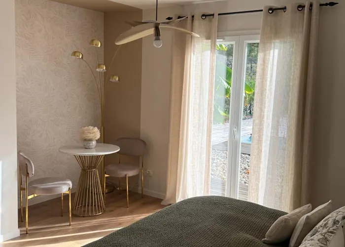 住宿加早餐酒店 Cocon De Verdure Avec Piscine Lit King-size 2m Lusignan-Petit