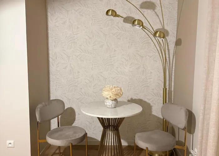 Cocon De Verdure Avec Piscine Lit King-size 2m 4*