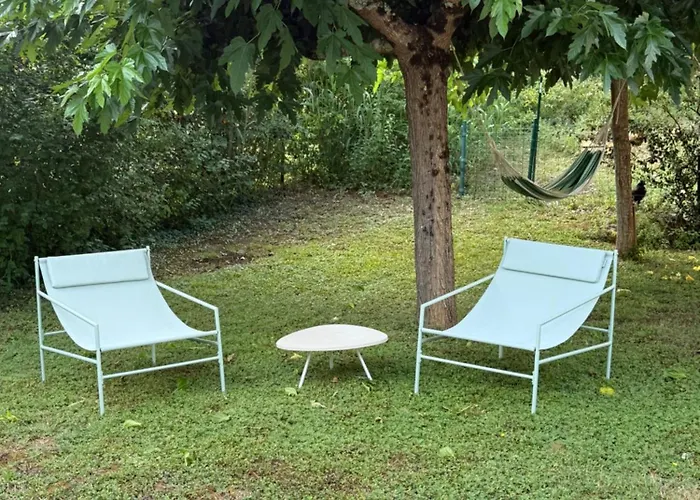 Cocon De Verdure Avec Piscine Lit King-size 2m Lusignan-Petit