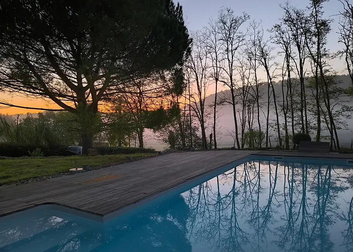 Cocon De Verdure Avec Piscine Lit King-size 2m 4*