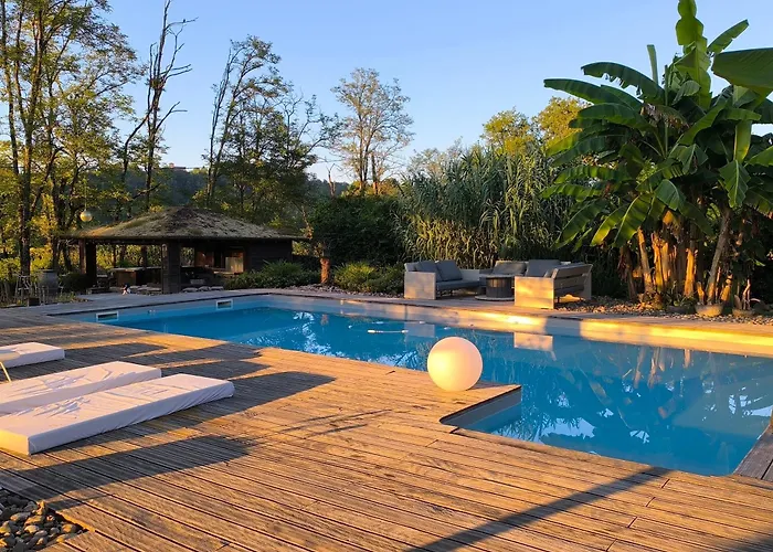 Cocon De Verdure Avec Piscine Lit King-size 2m 住宿加早餐酒店