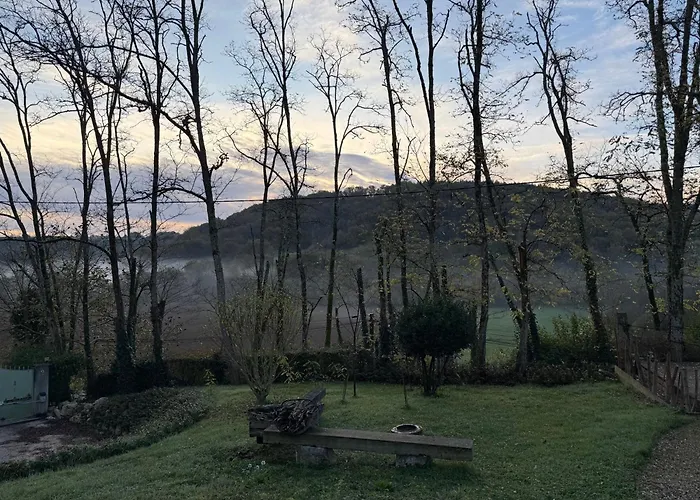 Cocon De Verdure Avec Piscine Lit King-size 2m 住宿加早餐酒店 Lusignan-Petit